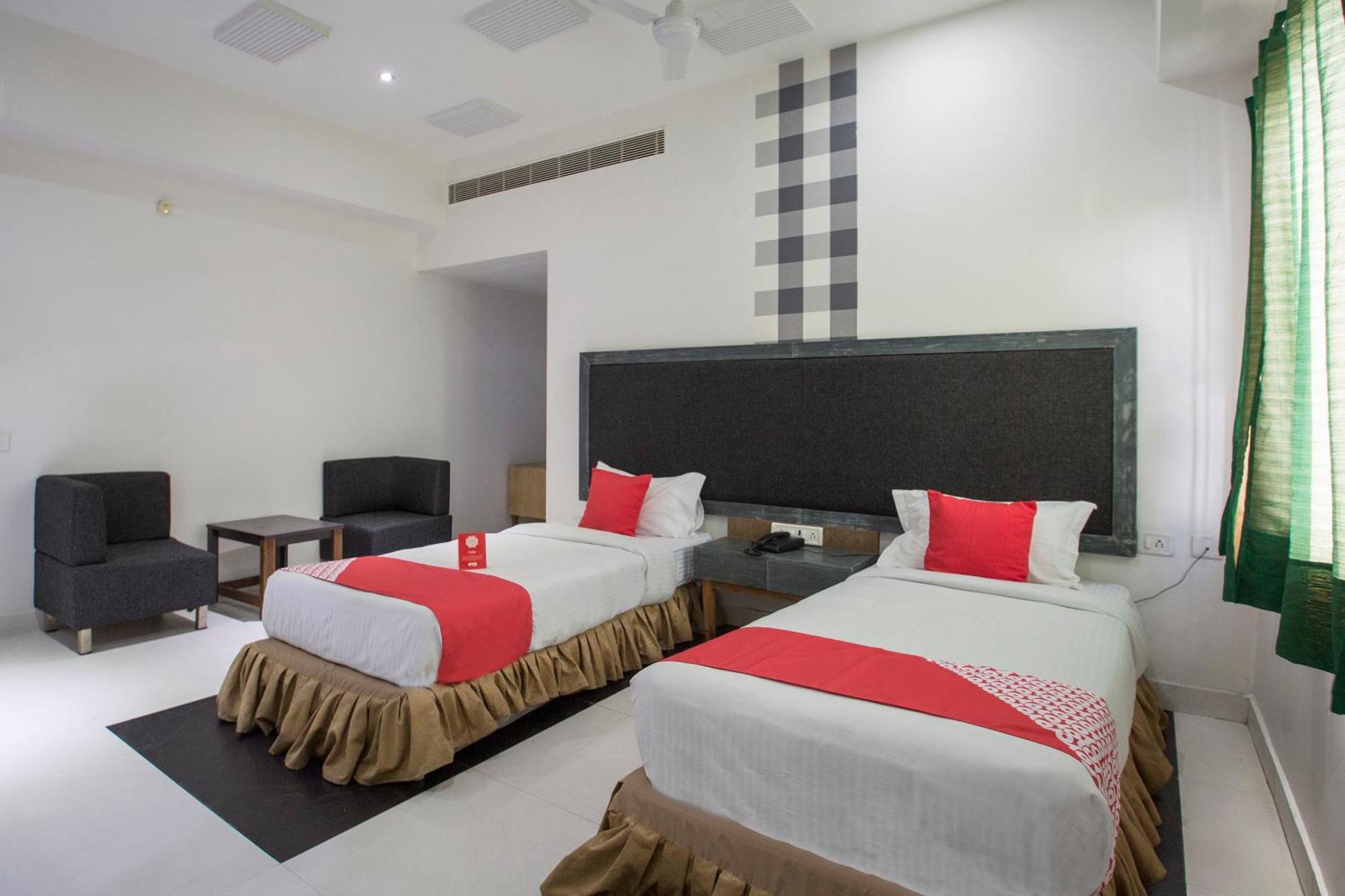 Hotel O Palak Residency Near Erragadda Metro Station Хидерабад Екстериор снимка