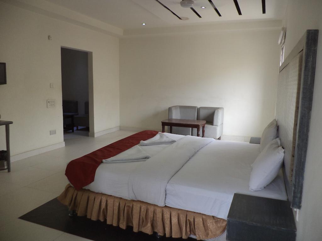 Hotel O Palak Residency Near Erragadda Metro Station Хидерабад Стая снимка