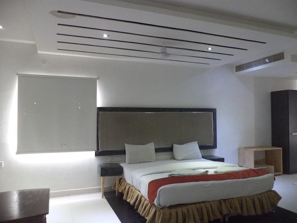 Hotel O Palak Residency Near Erragadda Metro Station Хидерабад Екстериор снимка