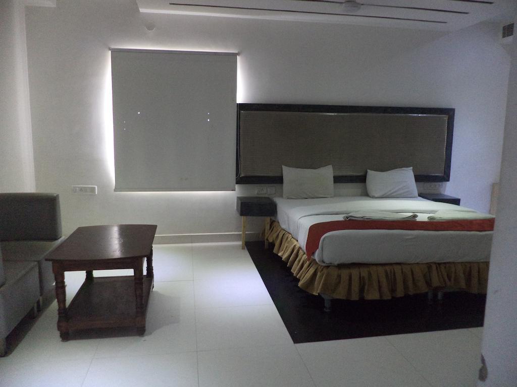 Hotel O Palak Residency Near Erragadda Metro Station Хидерабад Екстериор снимка