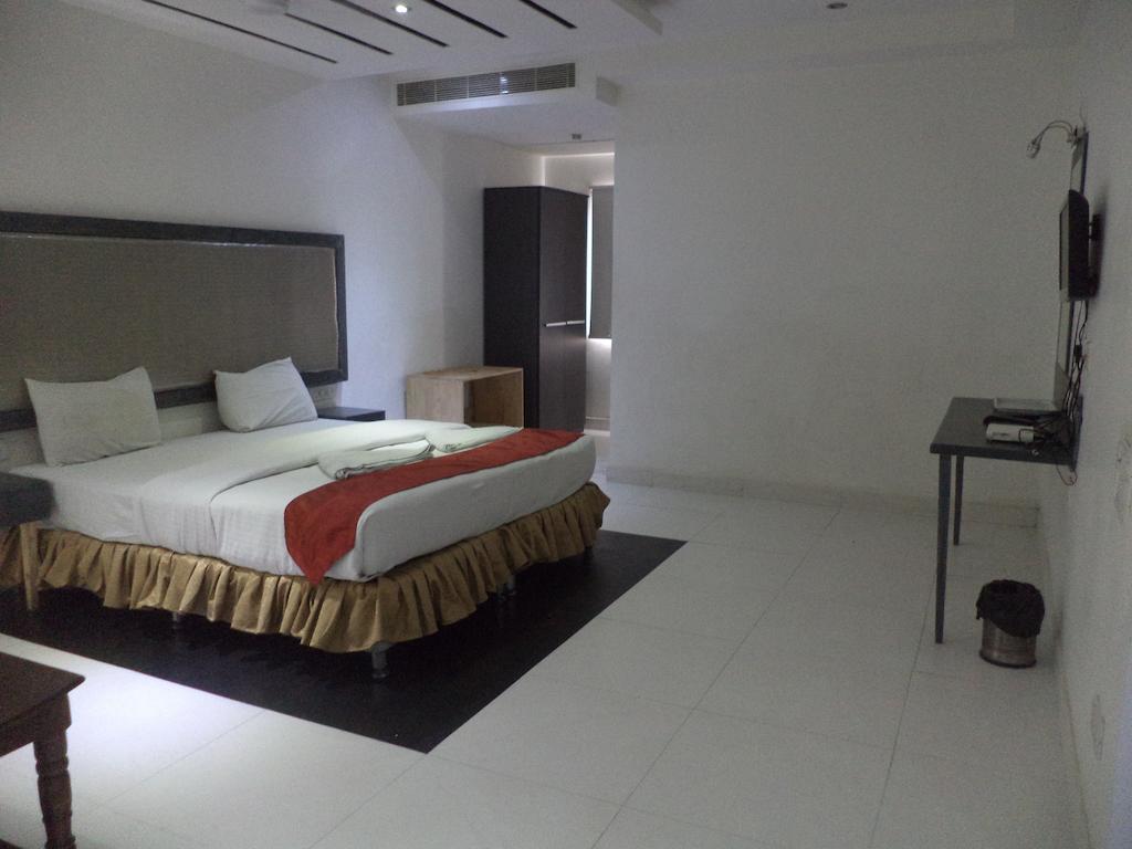 Hotel O Palak Residency Near Erragadda Metro Station Хидерабад Екстериор снимка