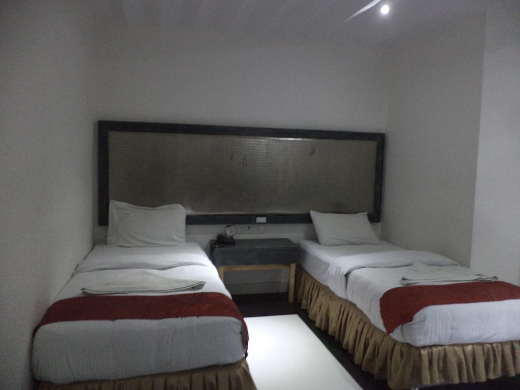 Hotel O Palak Residency Near Erragadda Metro Station Хидерабад Екстериор снимка