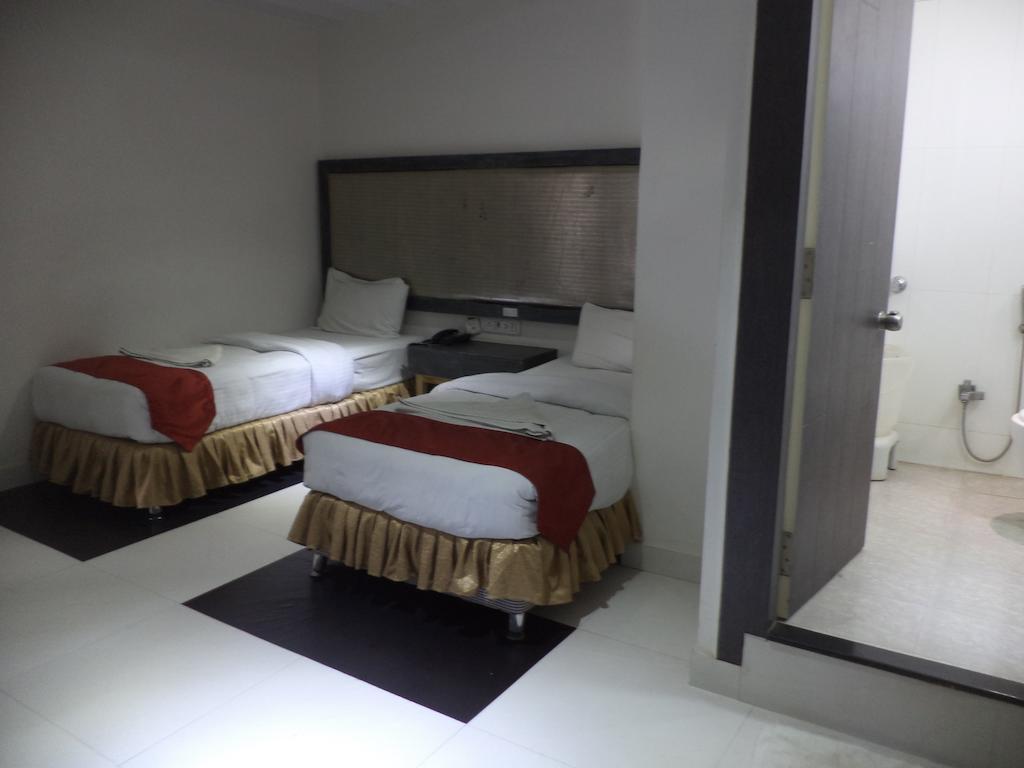 Hotel O Palak Residency Near Erragadda Metro Station Хидерабад Екстериор снимка