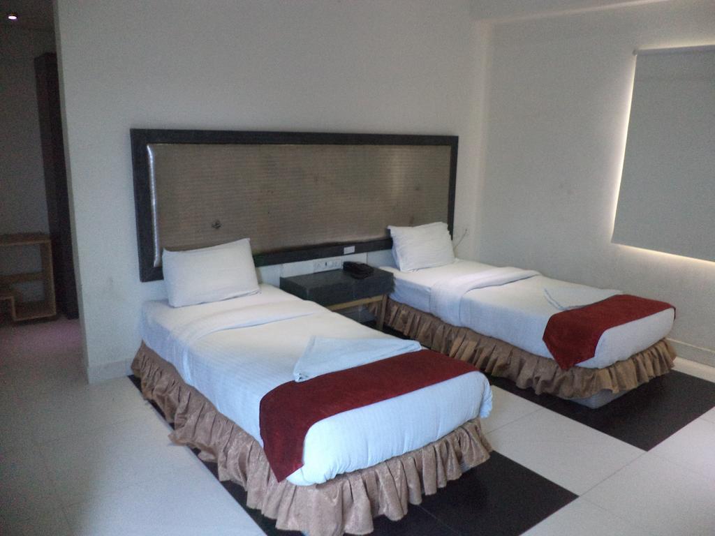 Hotel O Palak Residency Near Erragadda Metro Station Хидерабад Екстериор снимка