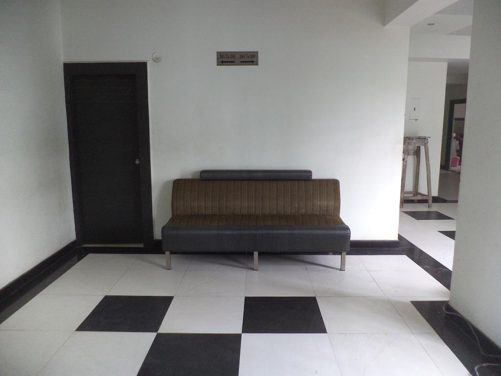 Hotel O Palak Residency Near Erragadda Metro Station Хидерабад Екстериор снимка